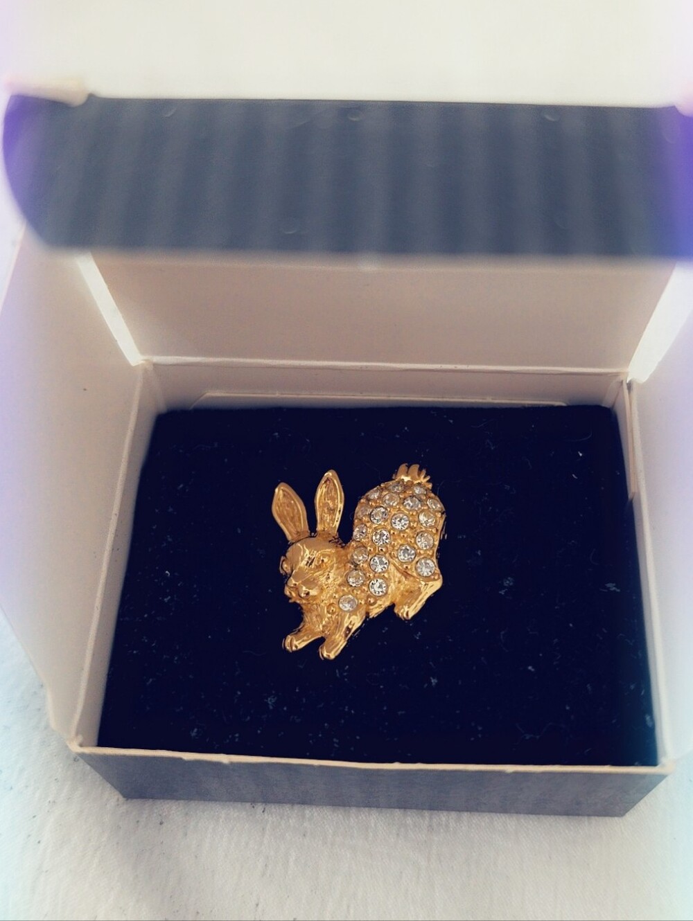Avon Vintage Rhinestone Bunny Brooch Tac Pin